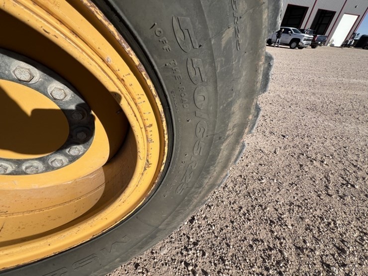 2018-deere-872gp-image-36