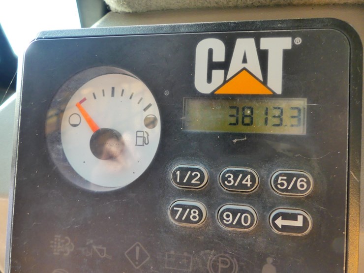 2015-caterpillar-257d-image-18