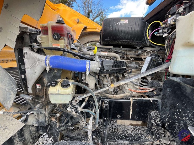 2020-freightliner-122sd-image-52