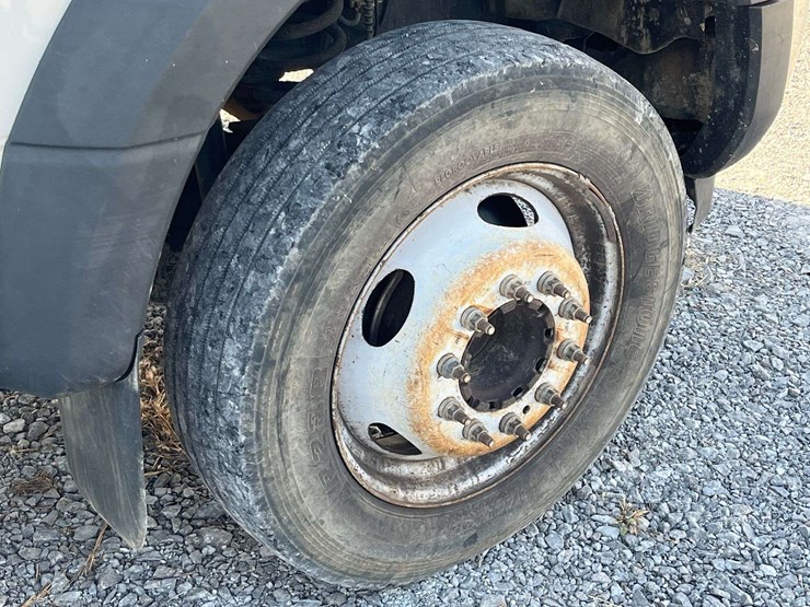 2017-ford-f550-xl-image-10