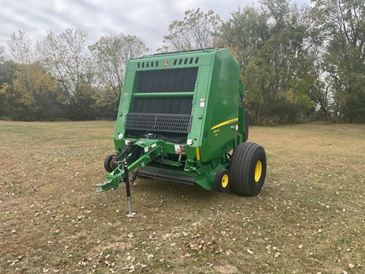 2023-john-deere-560m-image-1