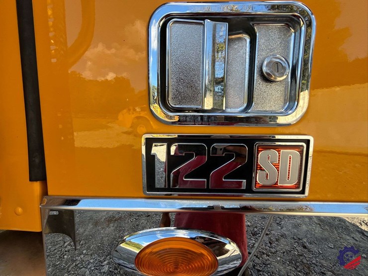 2020-freightliner-122sd-image-47