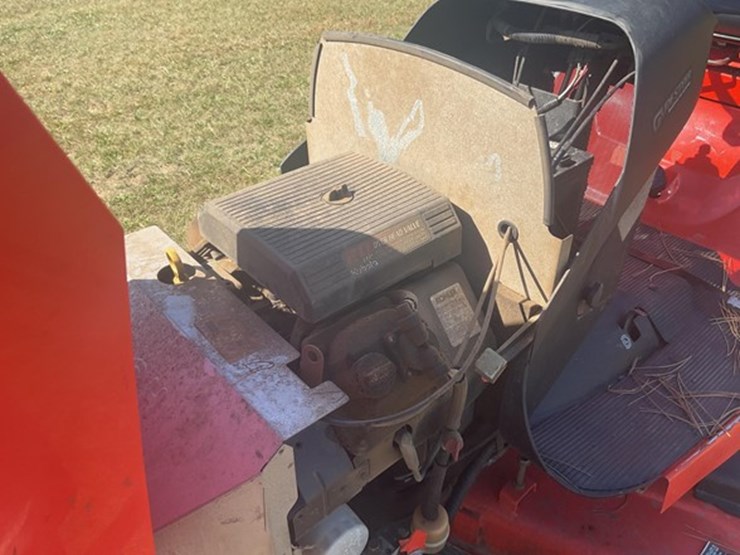 #42-•-2005-kubota-gr2000g-lawn-mower-image-14