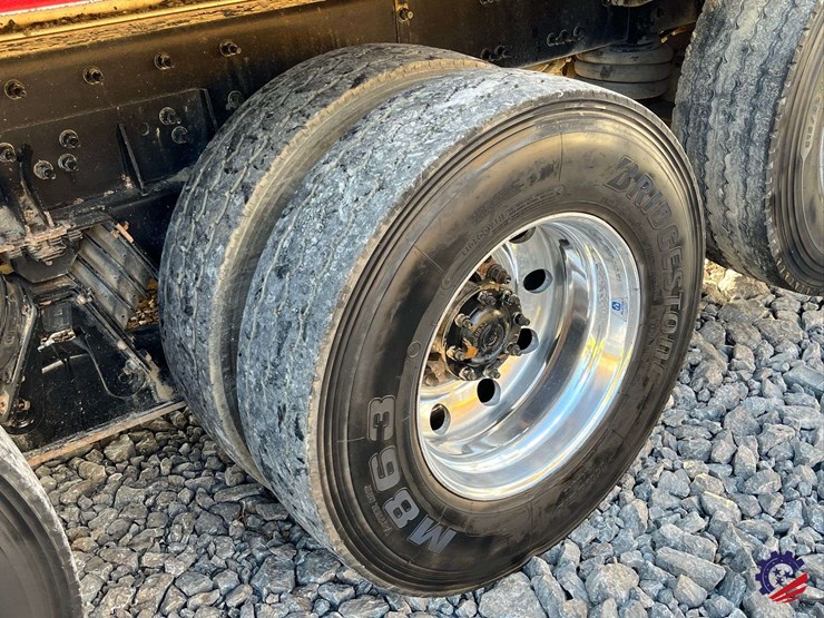 2020-freightliner-122sd-image-14