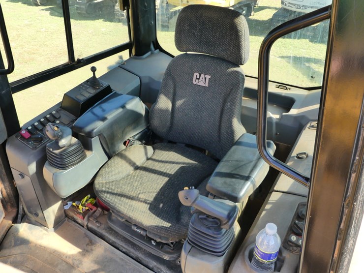 2013-caterpillar-d6k-lgp-image-11