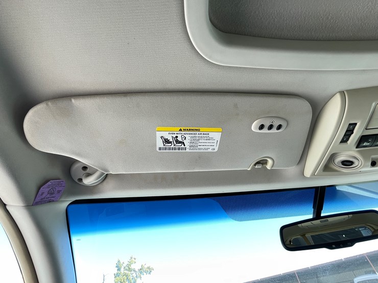 2010-volkswagen-routan-image-69