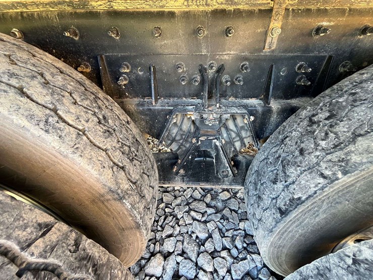 2020-freightliner-122sd-image-48