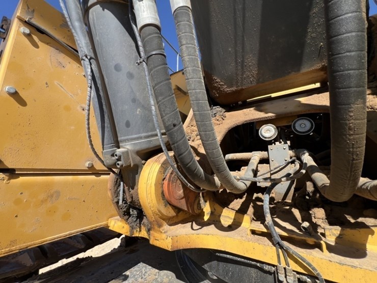 2019-deere-670g-lc-image-44