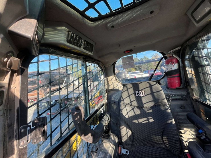 2022-caterpillar-262d3-image-34