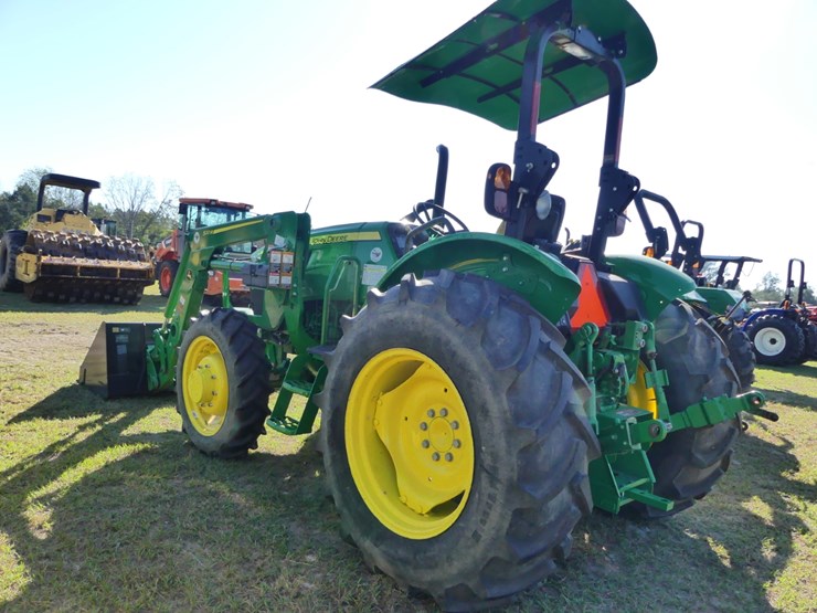 2022-john-deere-5055e-image-3