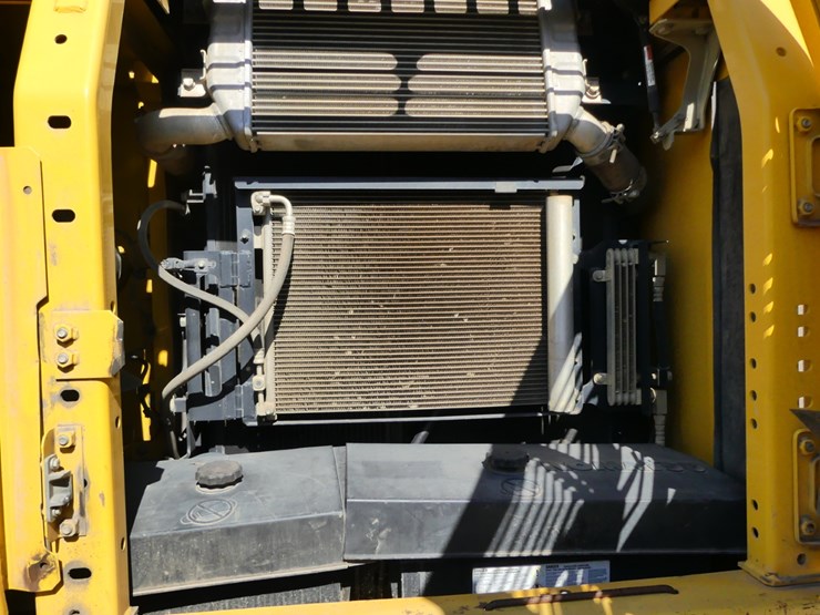 2015-komatsu-pc210-lc-image-7