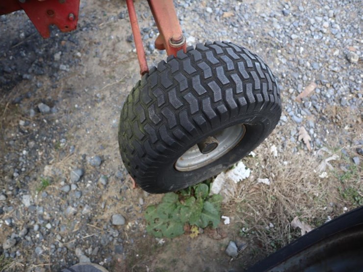 wheel-horse-lawn-&-garden-tractor-image-11