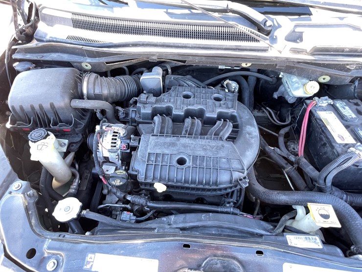 2010-volkswagen-routan-image-112