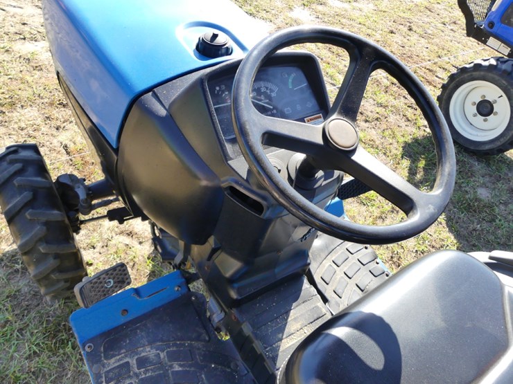 new-holland-tc21d-image-12