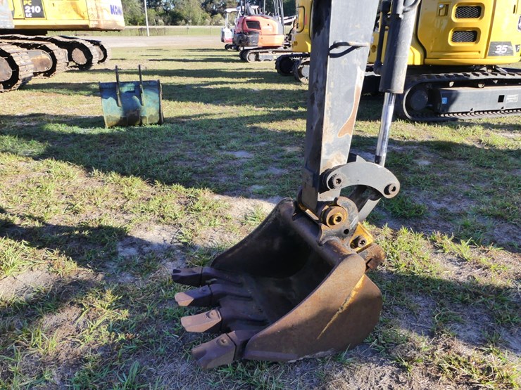 2023-deere-17g-image-10