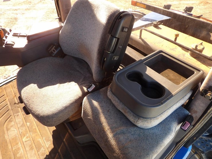 new-holland-t9040-image-30