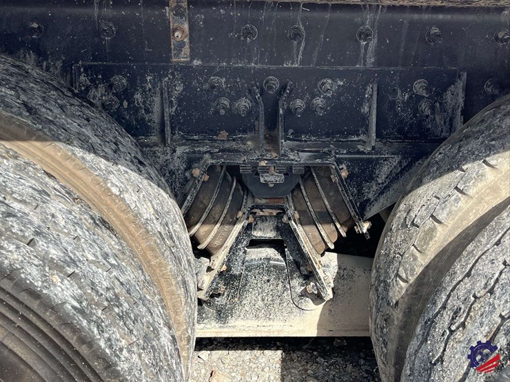 2020-freightliner-122sd-image-30