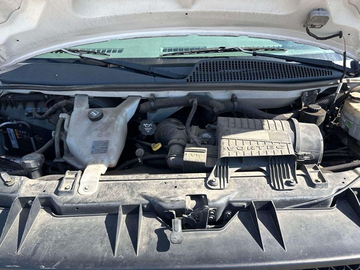 2013-chevrolet-express-3500-passenger-van-image-8