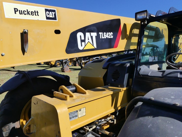 2015-caterpillar-tl642c-image-12