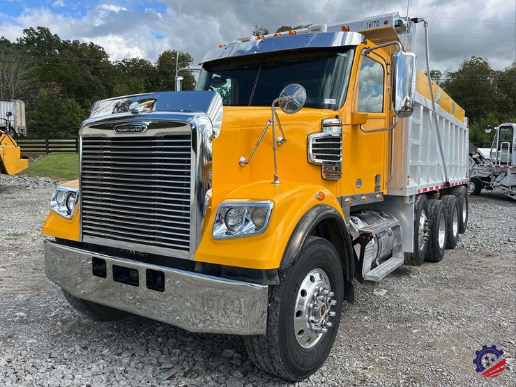 2020-freightliner-122sd-image-18