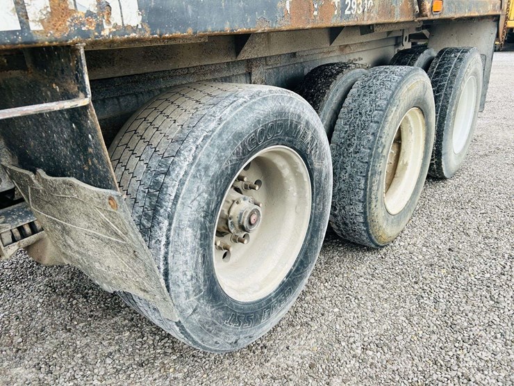 1999-freightliner-tri-axle-dump-truck-image-13