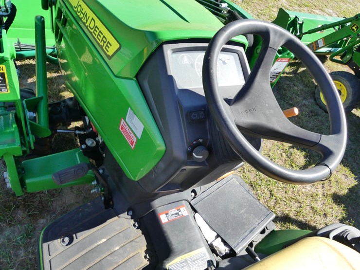 2022-john-deere-1025r-image-13