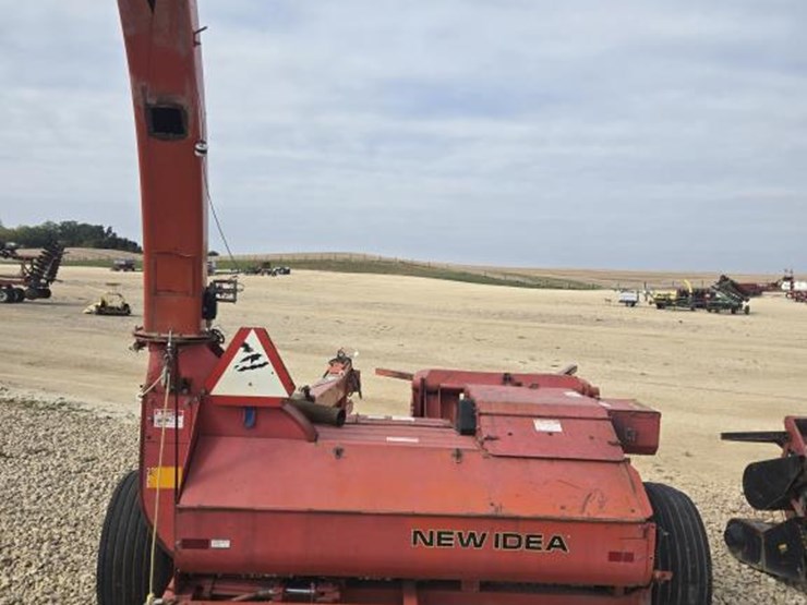 #5869-•-new-idea-pull-type-chopper-w/-2-row-30"-corn-head-image-19