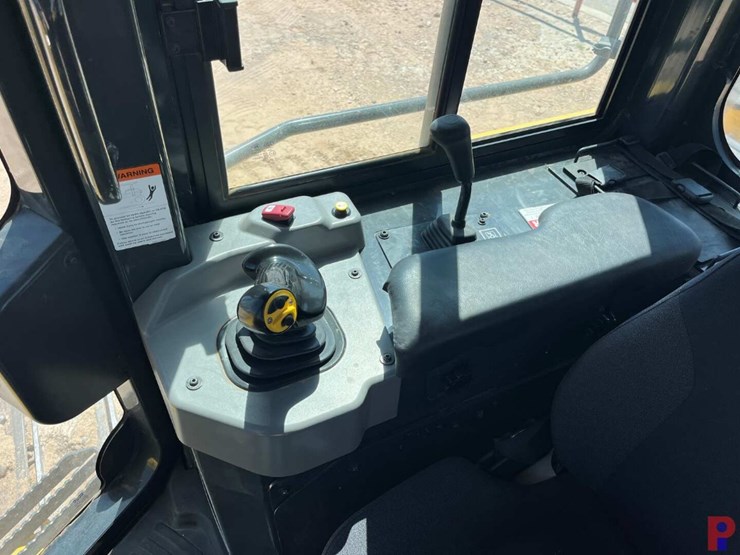 2023-komatsu-d71ex-24-image-14