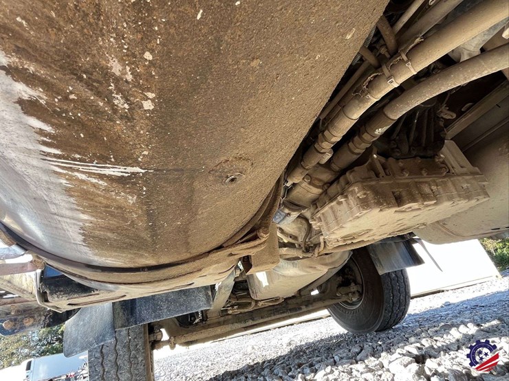 2020-freightliner-122sd-image-32