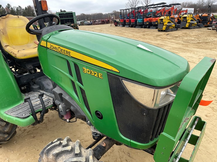 john-deere-3032e-image-11