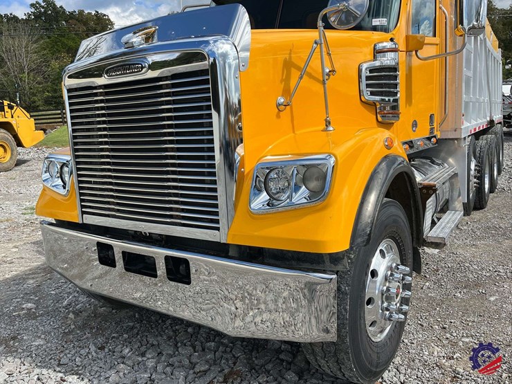 2020-freightliner-122sd-image-22