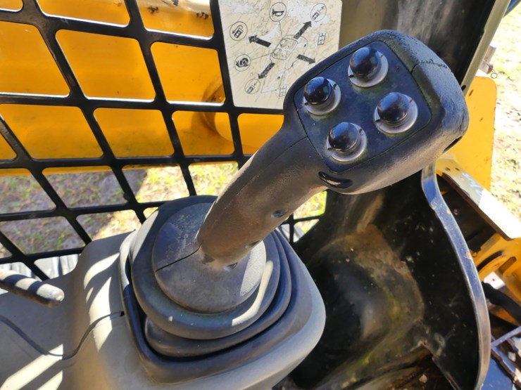 2015-caterpillar-257d-image-15