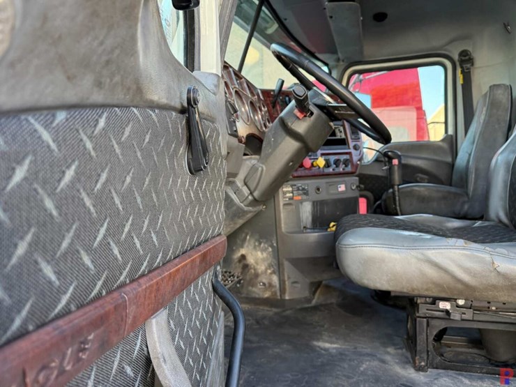 2015-mack-ch613-image-10