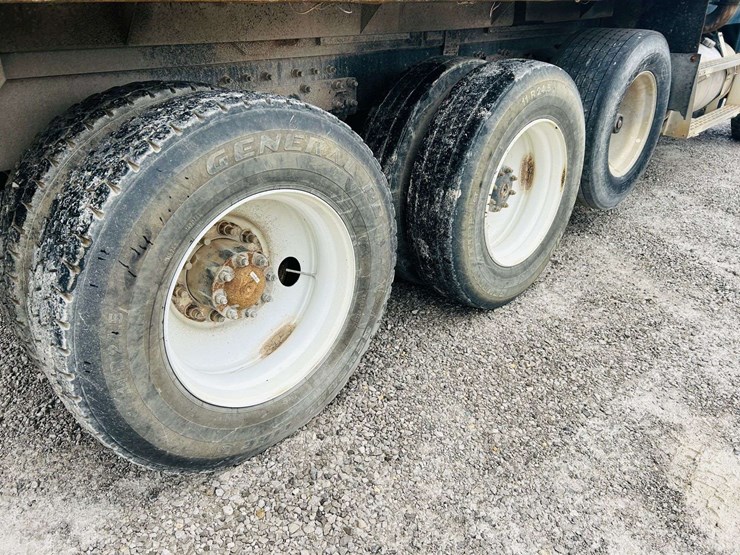 1999-freightliner-tri-axle-dump-truck-image-65