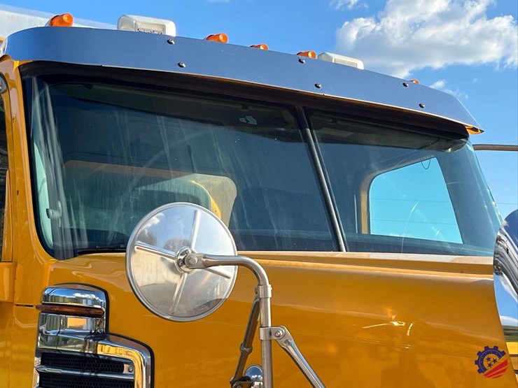 2020-freightliner-122sd-image-20