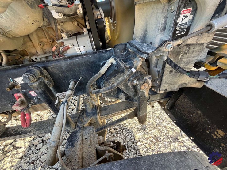 2020-freightliner-122sd-image-49