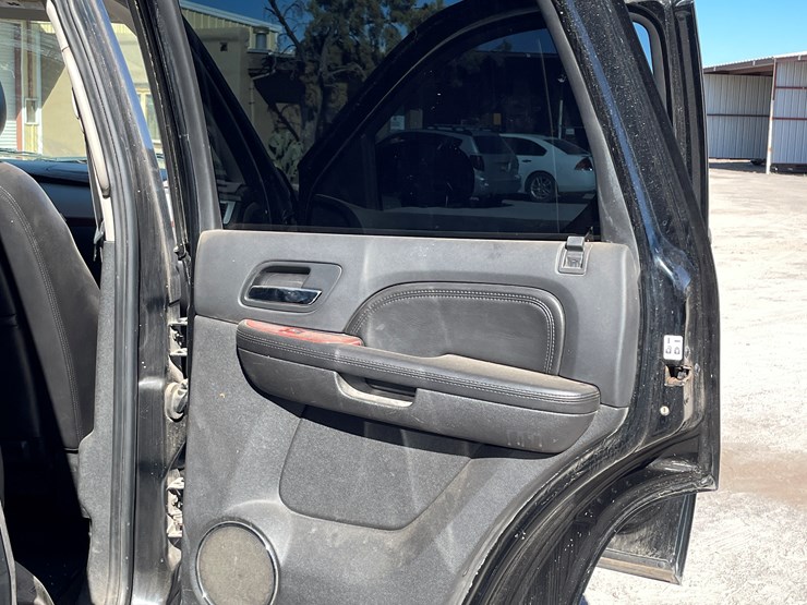 2010-cadillac-escalade-image-83