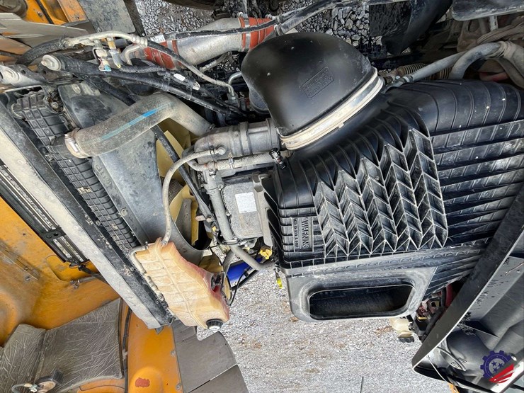 2020-freightliner-122sd-image-51