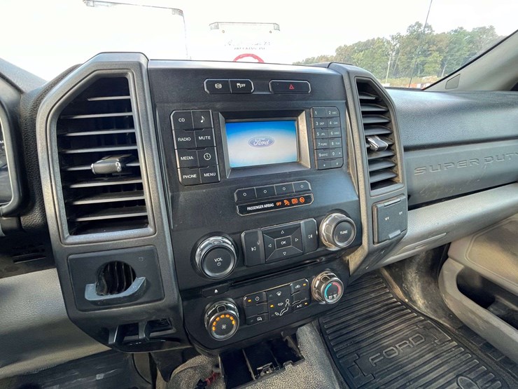 2017-ford-f550-xl-image-70