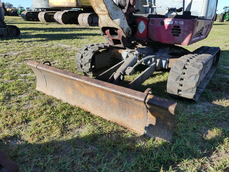 takeuchi-tb216-image-10