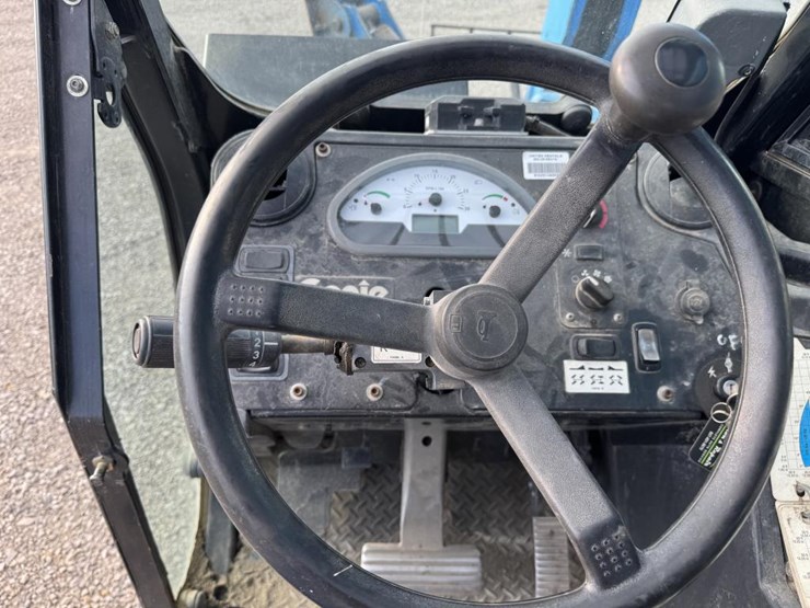 #1460-•-2014-genie-1056-telehandler-image-37