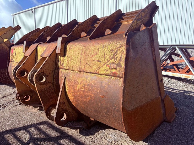 988f-spade-nose-loader-bucket-image-4