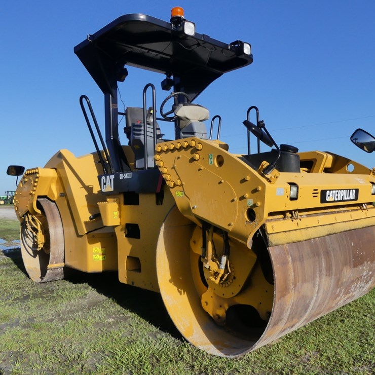 CATERPILLAR CB54XW