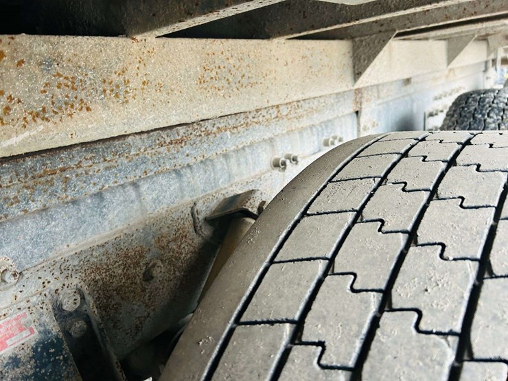 1999-freightliner-tri-axle-dump-truck-image-57