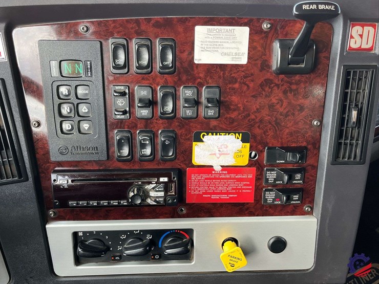 2020-freightliner-122sd-image-69