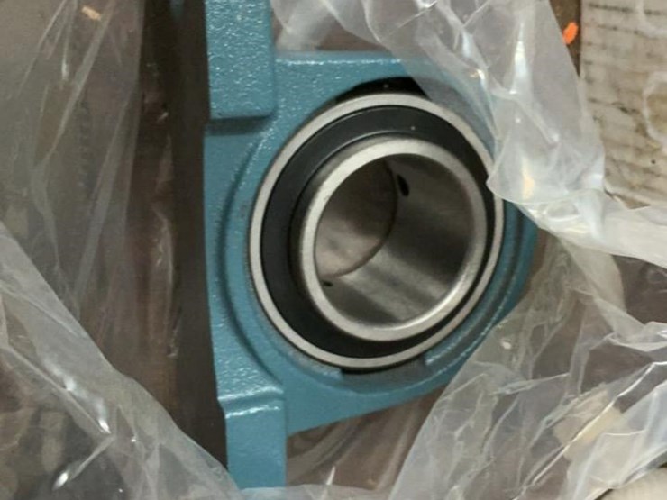 #753-•-grinder-stones,-spider-gauge,-bearings-and-miscellaneous-parts-image-52