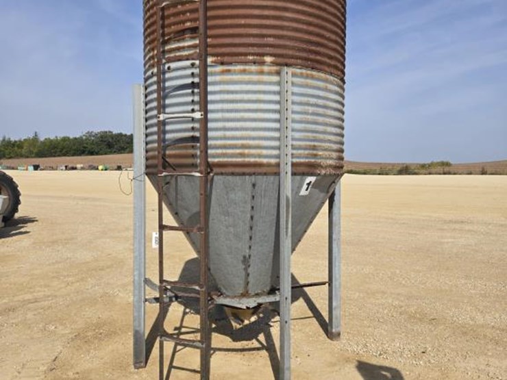 #5831-•-3-ton-bulk-bin-image-2