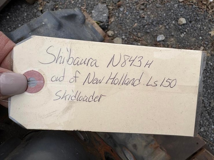 new-holland-l220-image-6