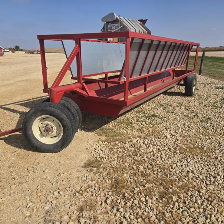 #5851 • K & K 20' FEED WAGON