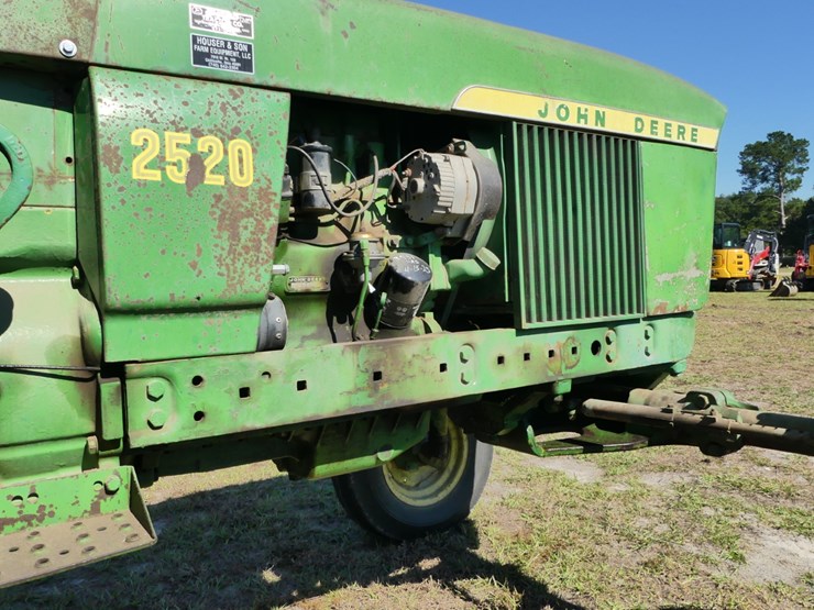 john-deere-2520-image-6